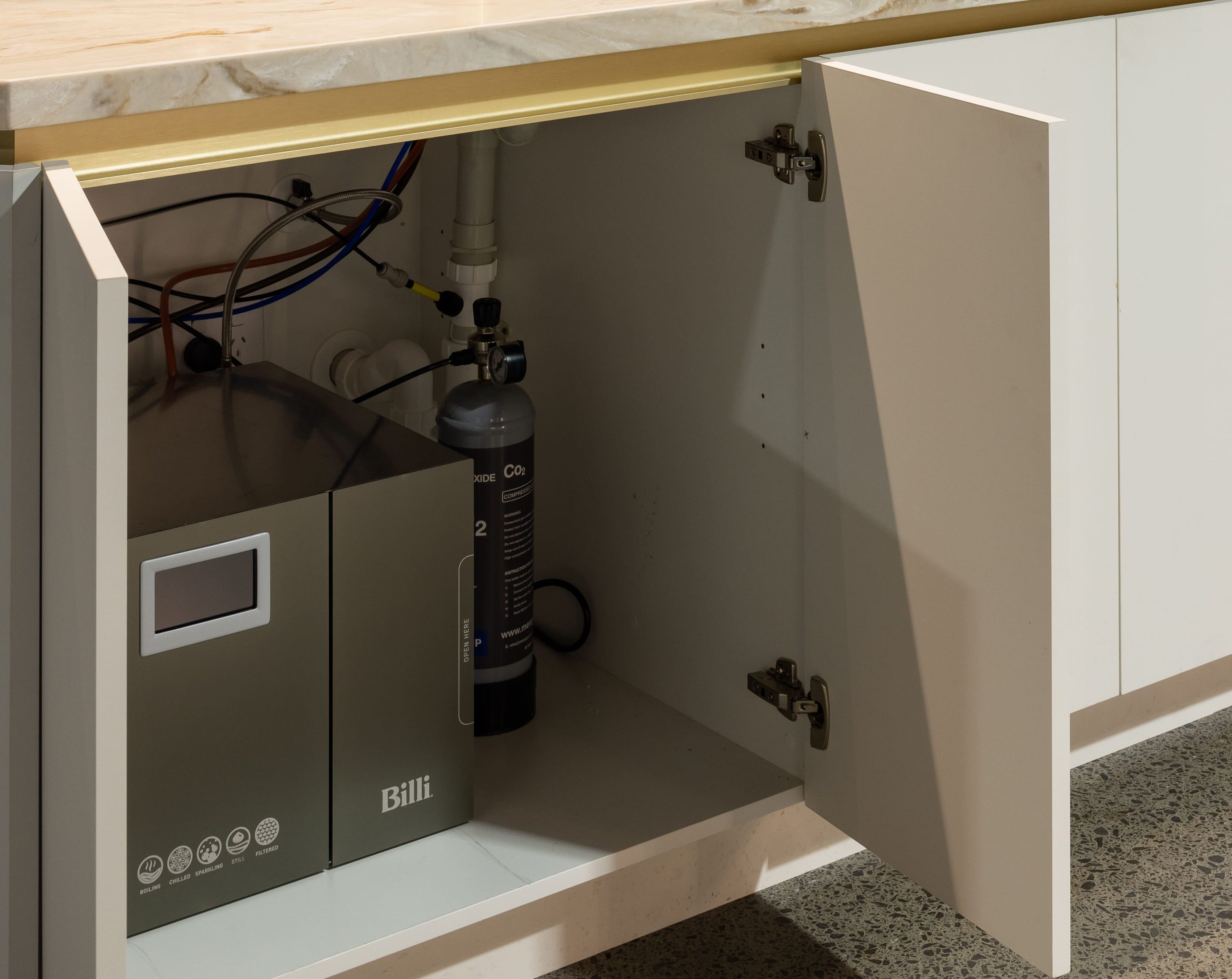 Benchtop vs Underbench Water Filters for Your Office Sink Merquip